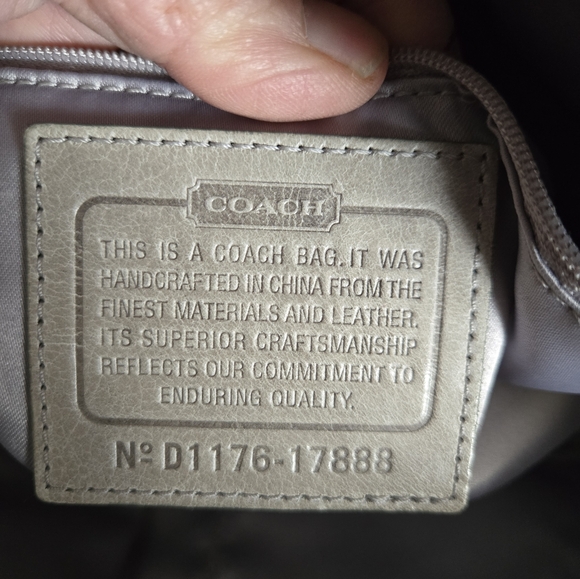 Coach Poppy Latch Lock Shoulder Bag EUC - Picture 9 of 11